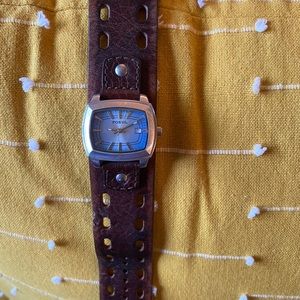FOSSIL watches! ⌚️Comes from a clean, smoke free home.